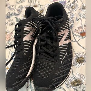 New Balance Minimus Cross Trainers